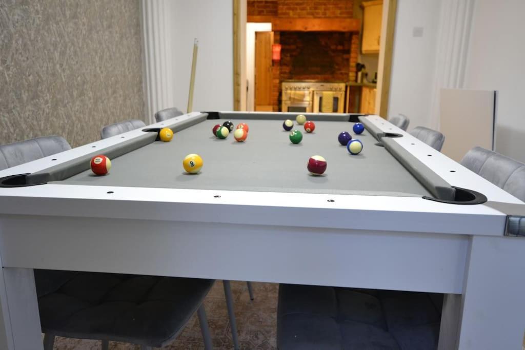 The Hive 4 Bed House Pool Table Air-Con Maidstone Exterior foto