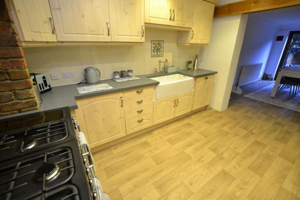 The Hive 4 Bed House Pool Table Air-Con Maidstone Exterior foto
